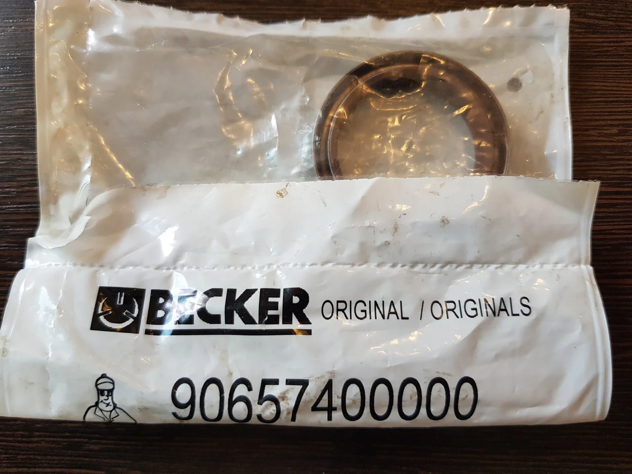 90657400000 Уплотнение вала (сальник) для вакуумного насоса Becker